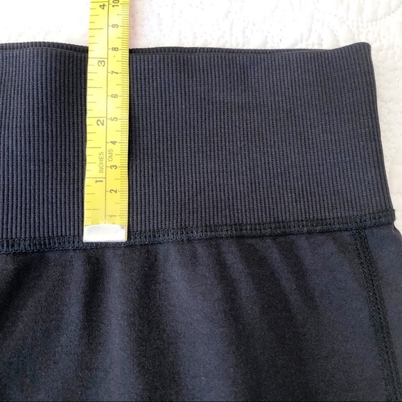 Fabletics Mesh Knee Crop Black Leggings - Medium - Picture 10 of 14